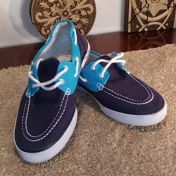 Ralph Lauren - Picture 1 of 7